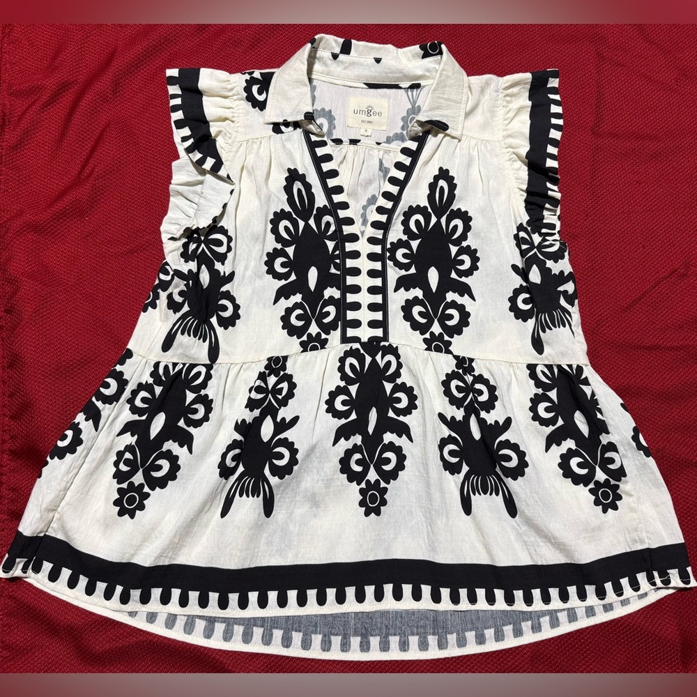 Umgee Monochrome Floral Blouse